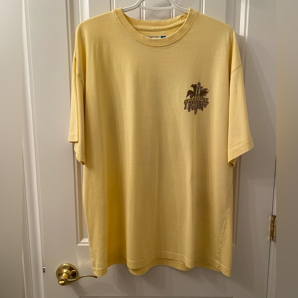EUC Men's Newport Blue Size Large T-Shirt in Butter Yellow w/Tropical Decals